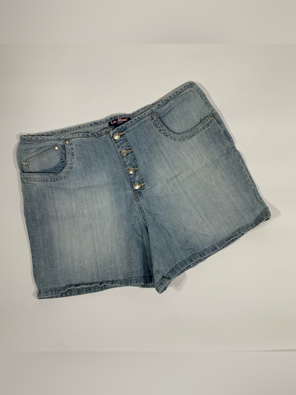 Y2K LA Blues Light Wash Denim Button Fly Plus Size Mom Jean Shorts 18W